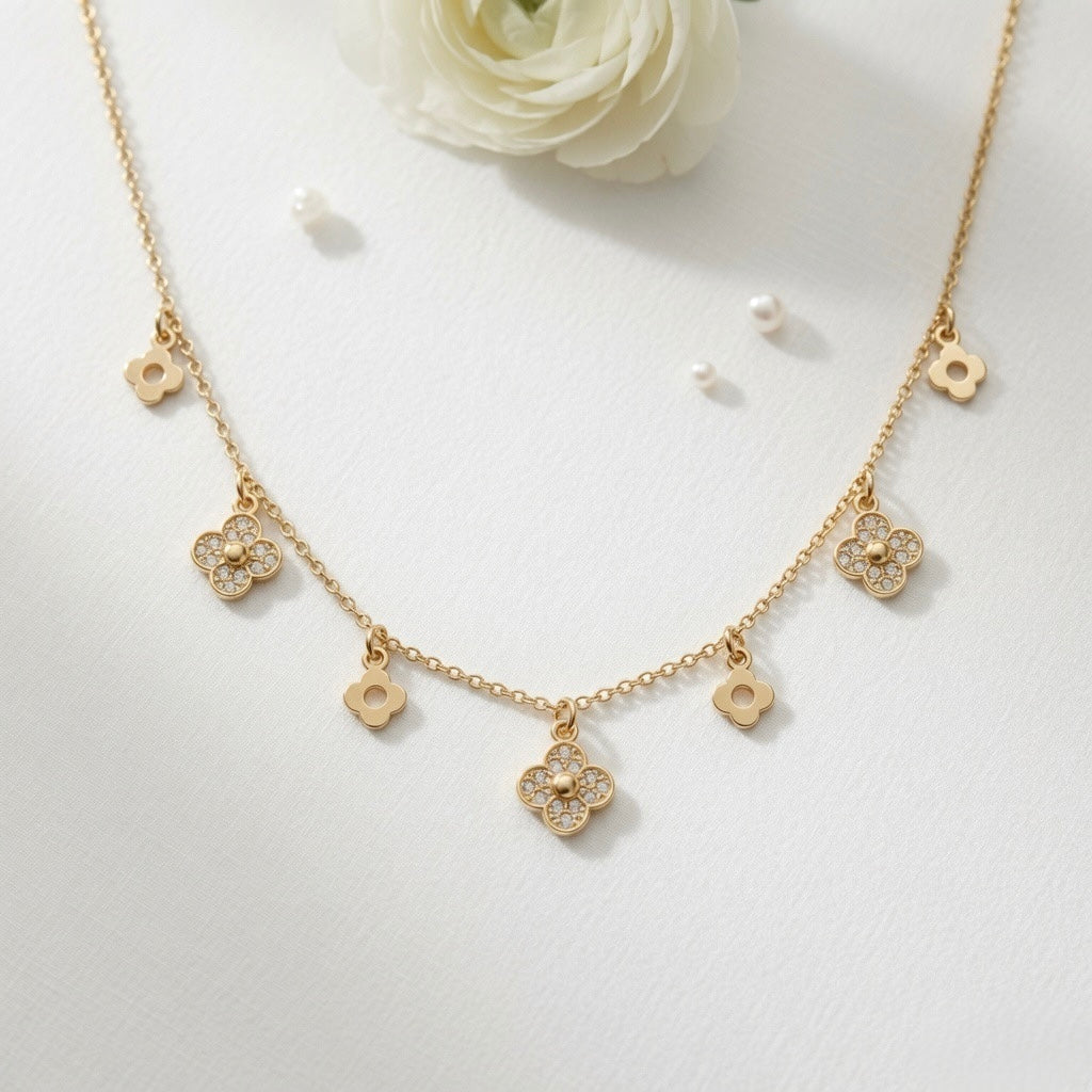 Lucky neckline chain